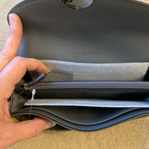 NWTS Michael Kors wallet - Picture 3 of 3